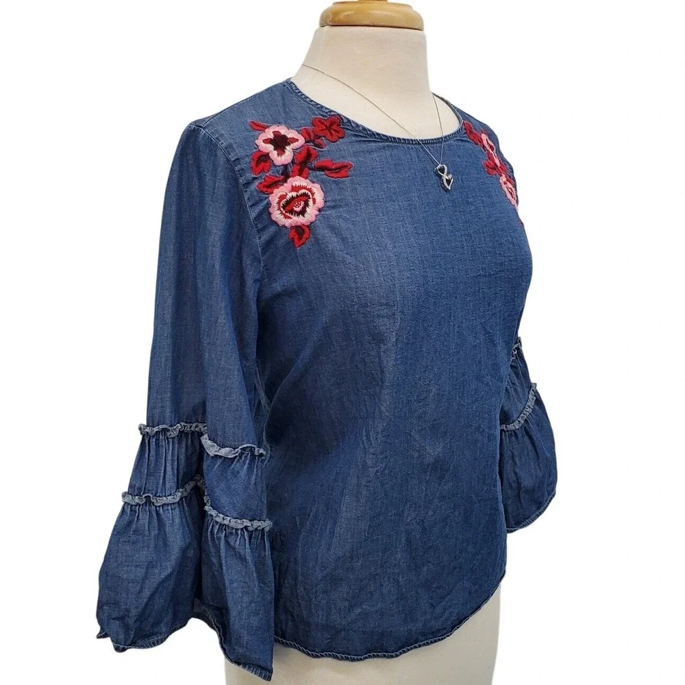 Express Denim Chambray Blouse Floral Embroidered Bell Sleeve Boho Casual M - Picture 5 of 16